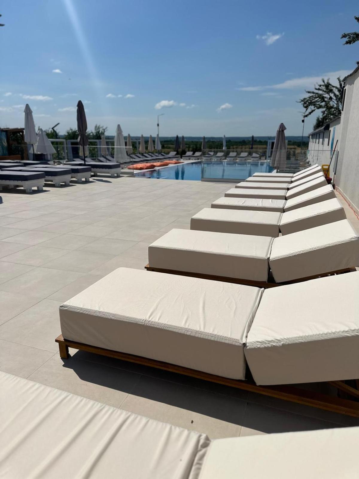 Hotel Goya Boutique Тыргу-Жиу Экстерьер фото