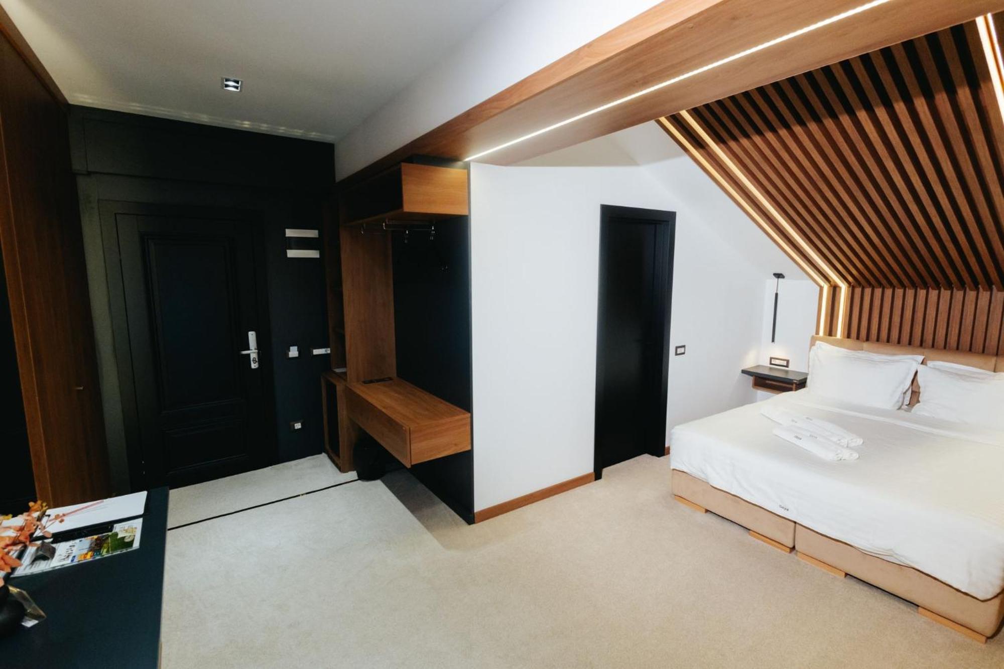 Hotel Goya Boutique Тыргу-Жиу Экстерьер фото