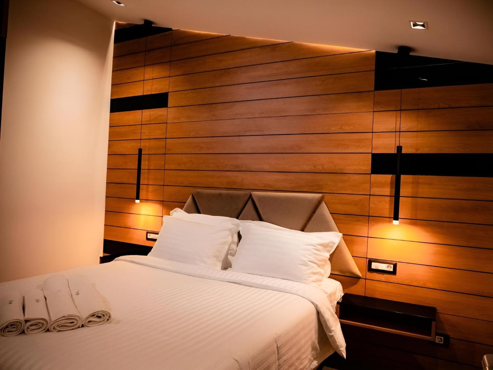 Hotel Goya Boutique Тыргу-Жиу Экстерьер фото